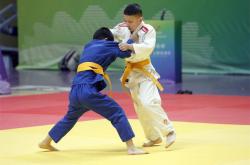 开云在线直播-柔道比赛人气爆棚，选手奋力拼搏争取胜利的简单介绍