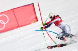 开云体育在线-斯洛伐克滑雪选手冲劲十足，领跑全场