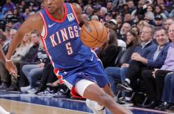 开云体育入口-中国男篮险胜猛龙，福克斯打破历史纪录