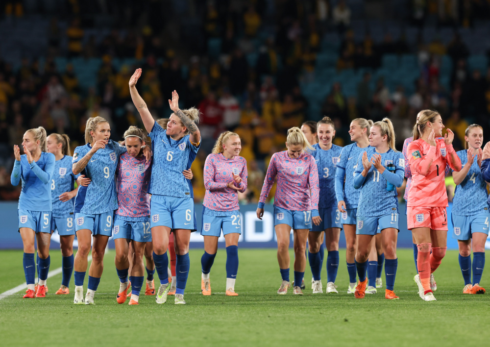 安联队在英格兰足球比赛中赢得重要胜利