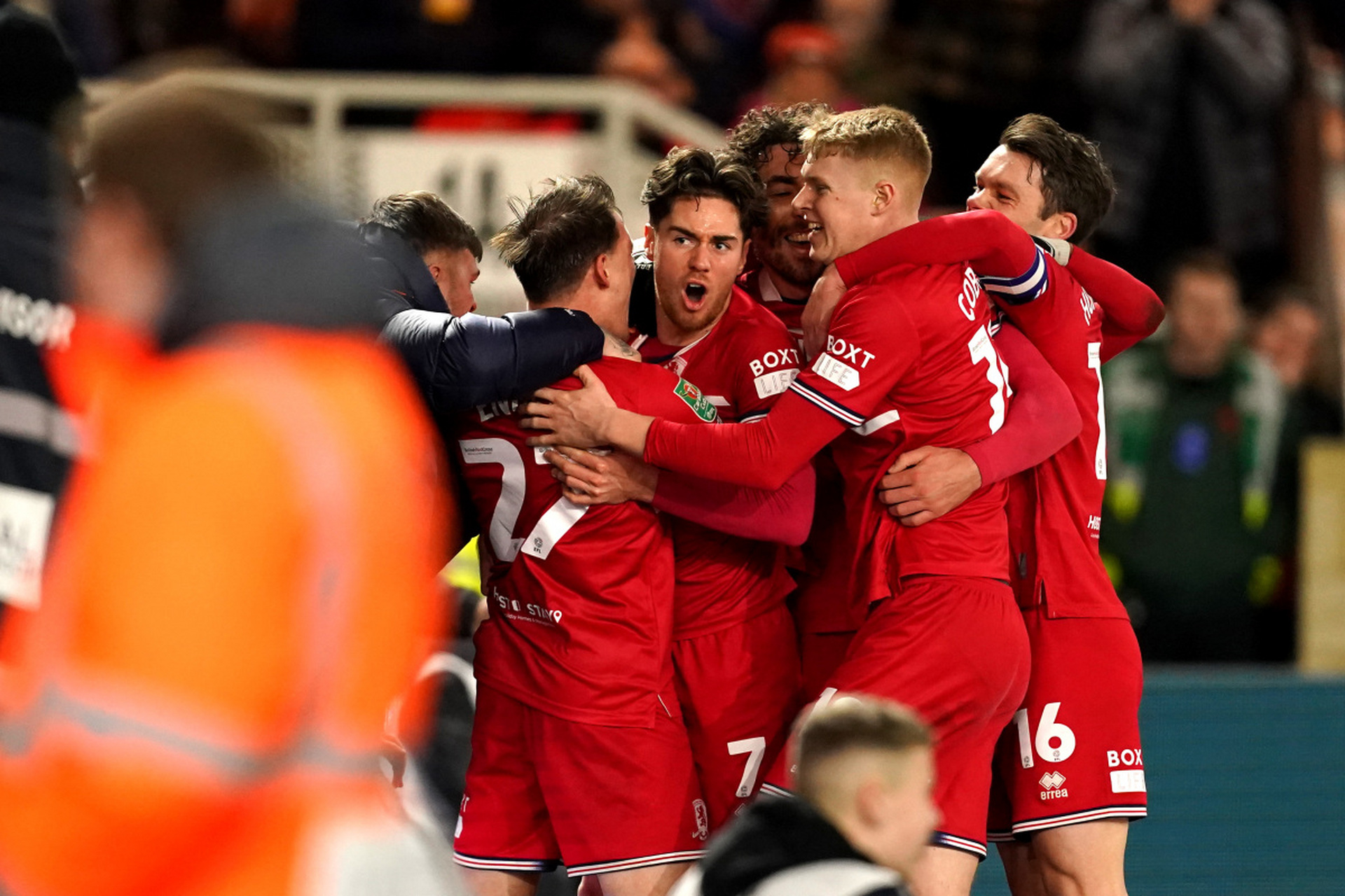 安联队在英格兰足球比赛中赢得重要胜利