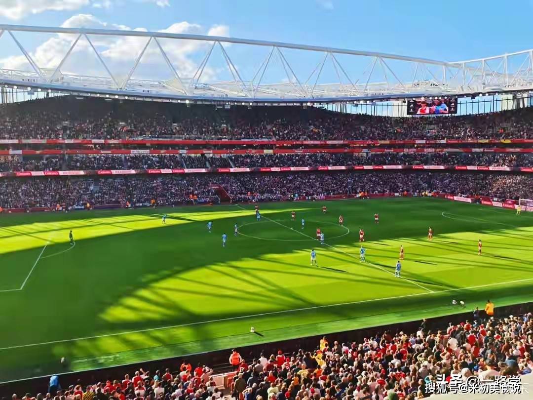 比赛精彩纷呈，球场上掀起高潮的简单介绍