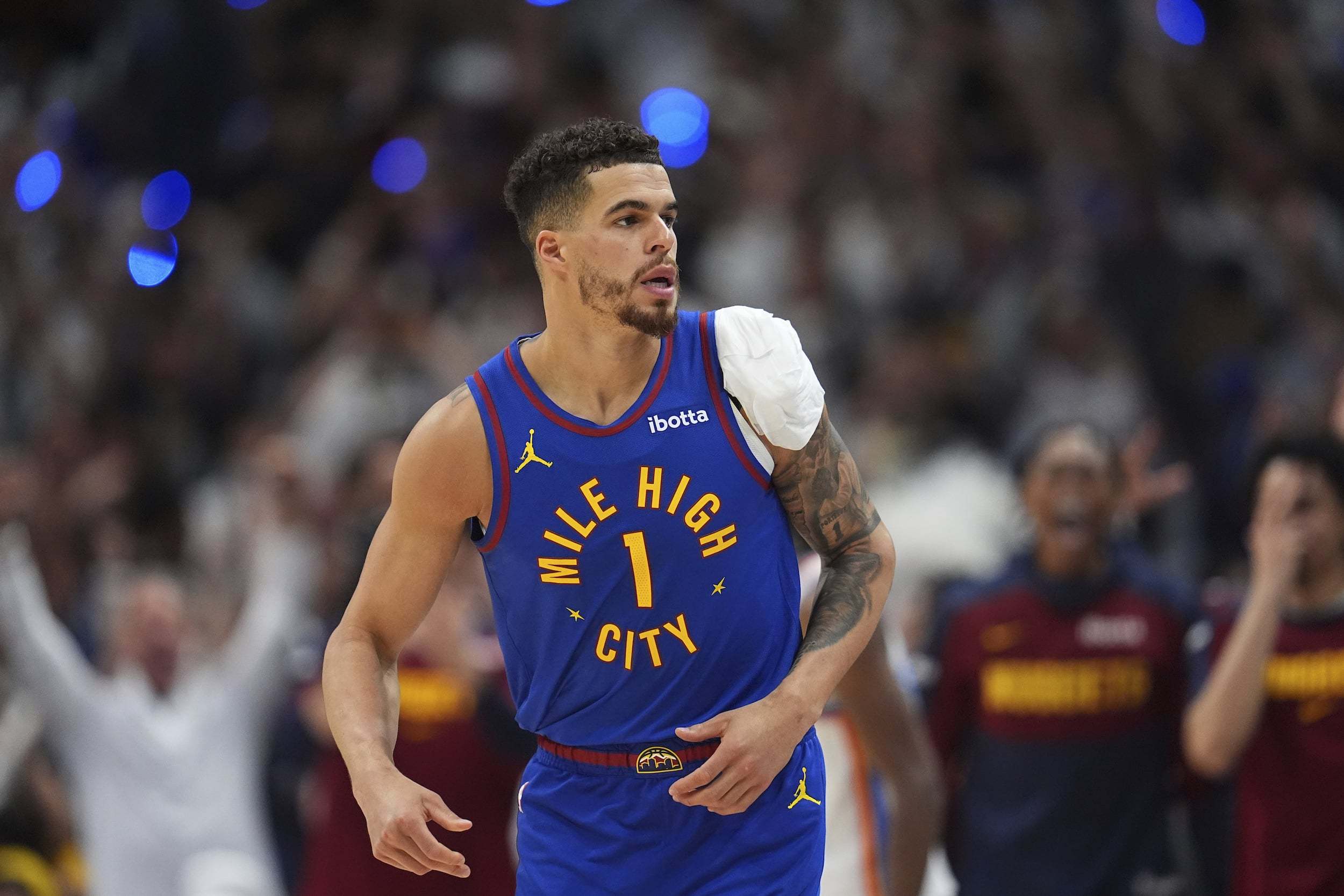 篮网横扫魔术,约基奇高光表现 篮网横扫魔术,约基奇高光表现