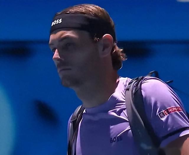 澳大利亚网球队逆转世界网球队，费德勒完成帽子戏法