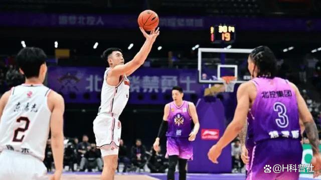 青岛队完胜北京队，易建联统治全场