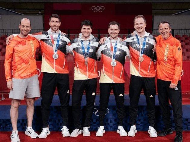 包含法国队横扫日本队，奥恰洛夫统治全场的词条