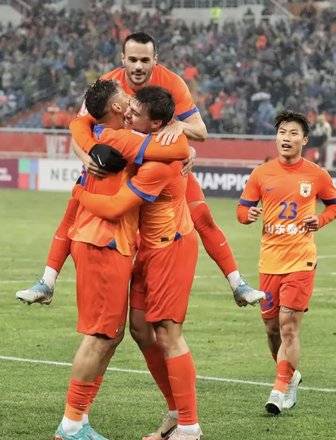 球队主帅喜忧参半,盼望球员合力战胜对手 球队主帅喜忧参半,盼望球员合力战胜对手