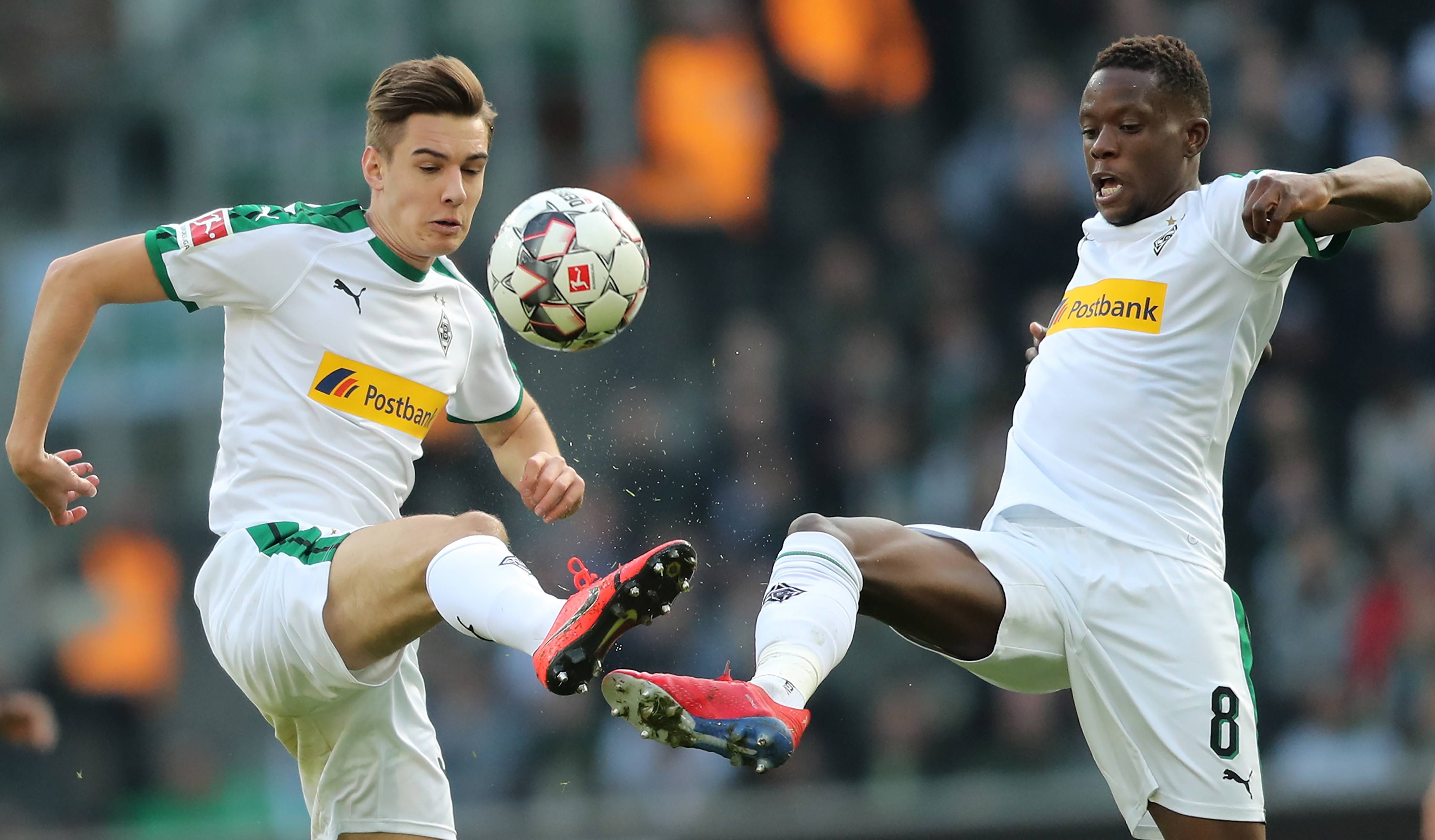 包含门兴格拉德巴赫疲惫迎战，前赴德甲争四行列的词条