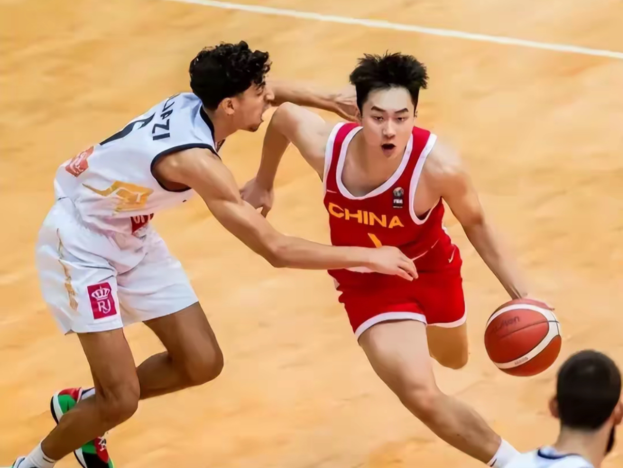 青年篮球新锐在比赛中崭露头角