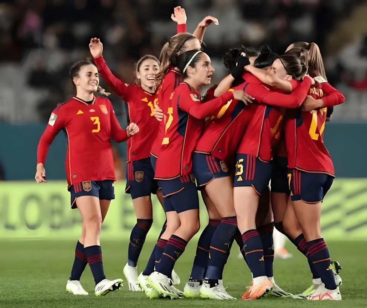 欧洲女足锋线压制对手，取得胜利