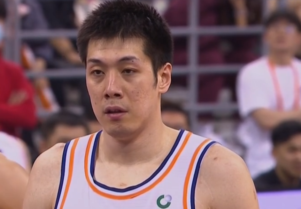 关于里昂客场逆转胜那赫特，取得翻盘胜利的信息