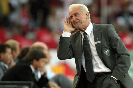 柏林赫塔球迷抗议管理层政策，俱乐部陷入危机的简单介绍