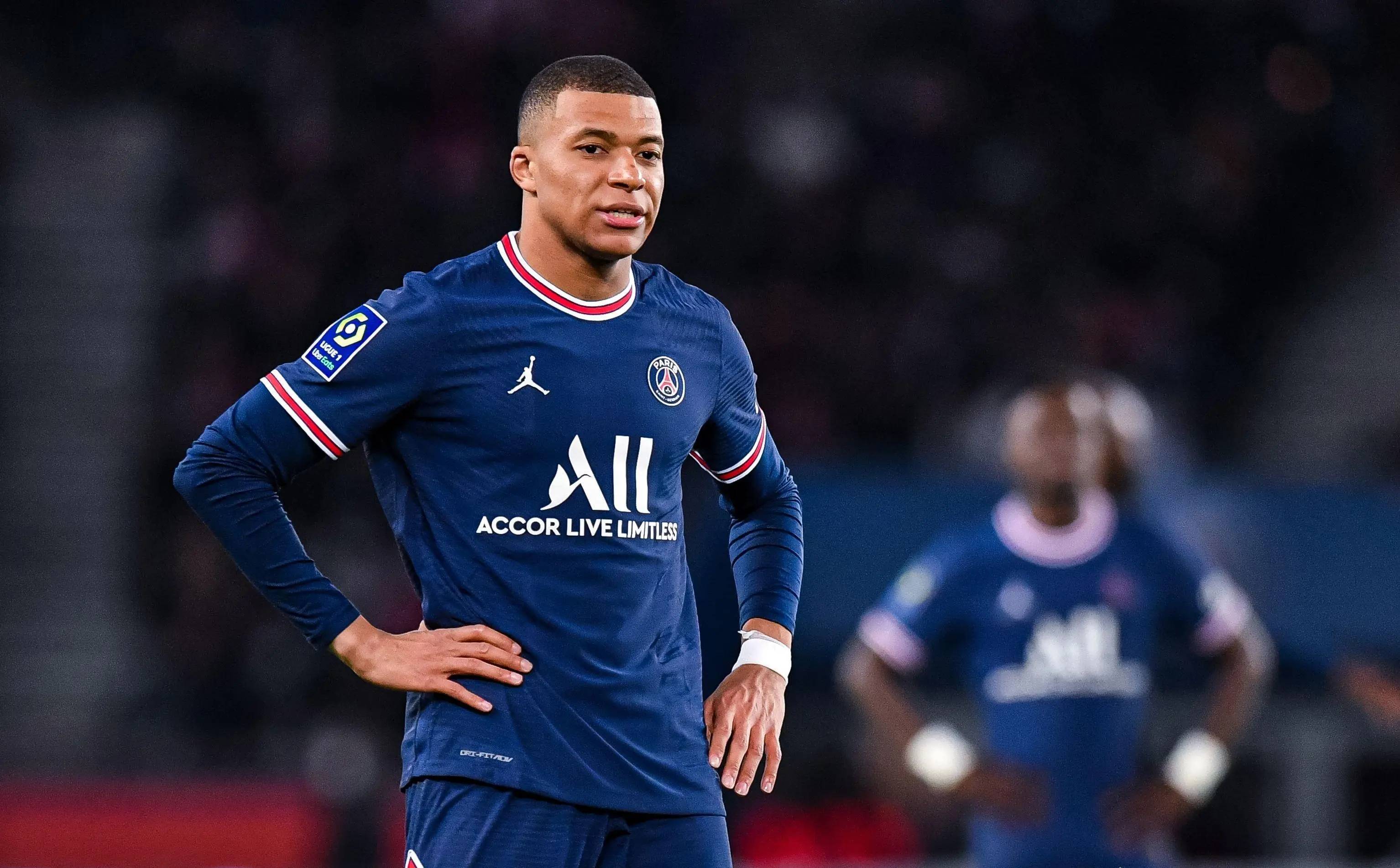 瓦伦西亚门将神勇扑住进攻欧冠失球