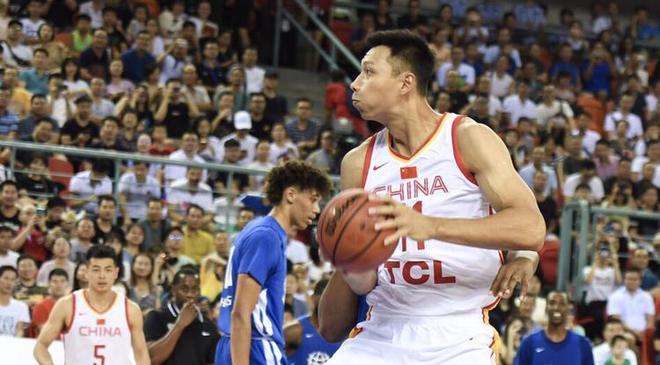 辽宁队逆转鹈鹕，易建联点燃赛场