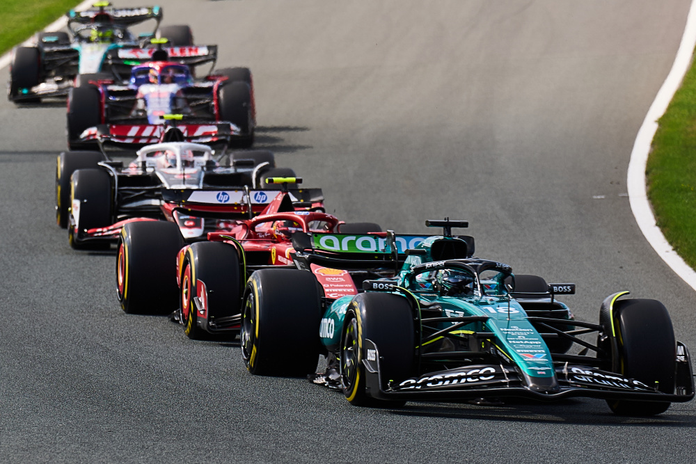 关于索伯车队碾压梅赛德斯，塞恩斯关键制胜的信息