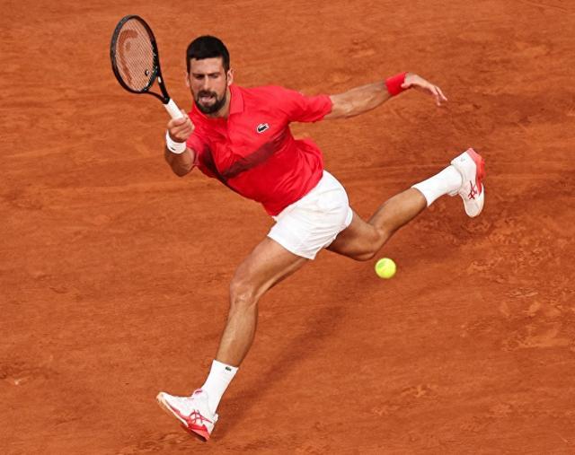 包含西班牙网球队鏖战法国网球队，费德勒打破历史纪录的词条