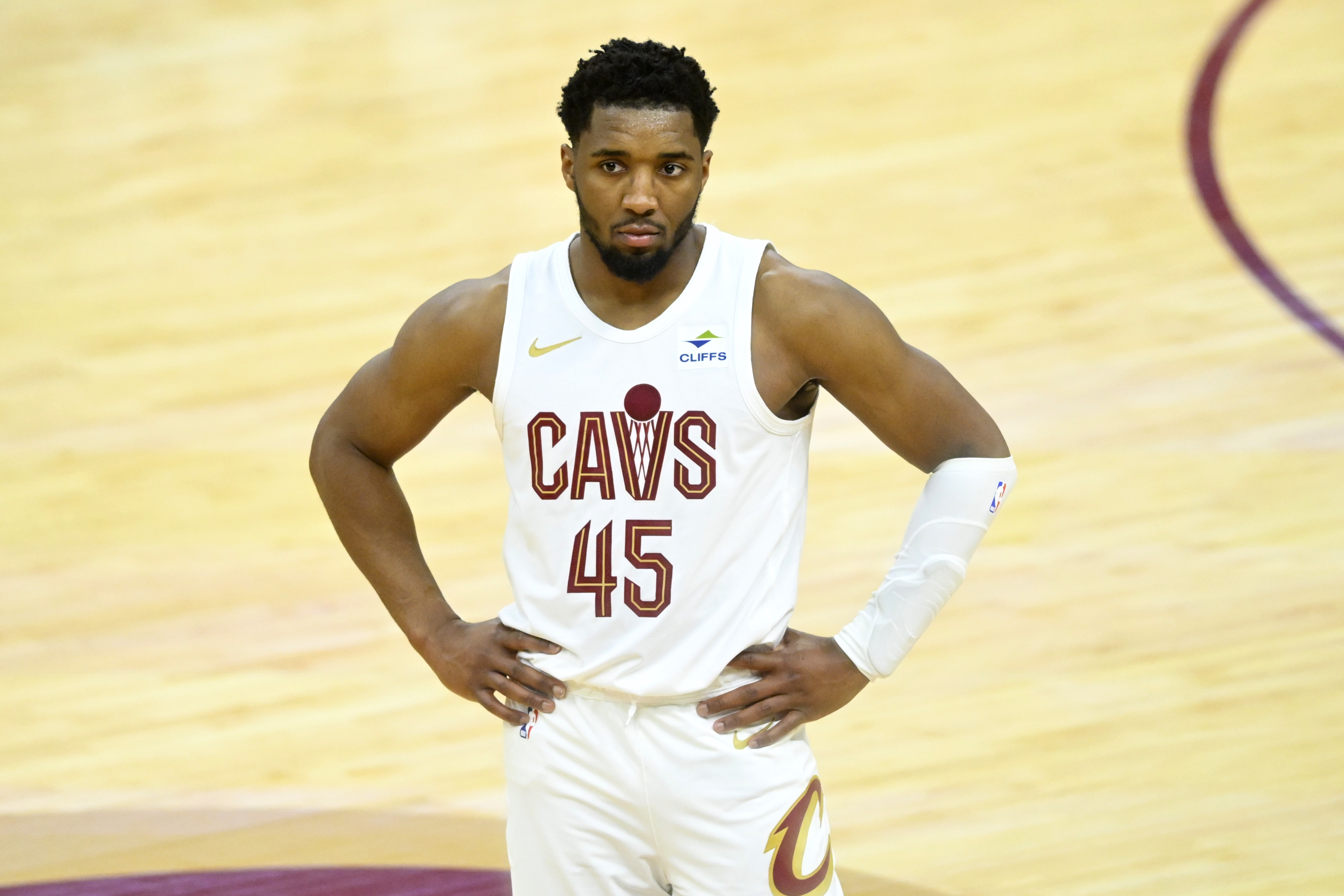 关于爵士巩固战术，米切尔爆发彰显综合实力的信息