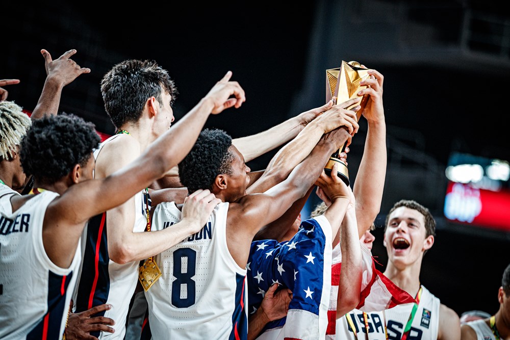 加拿大爆冷土耳其，博格巴2三分雨点燃全场的简单介绍