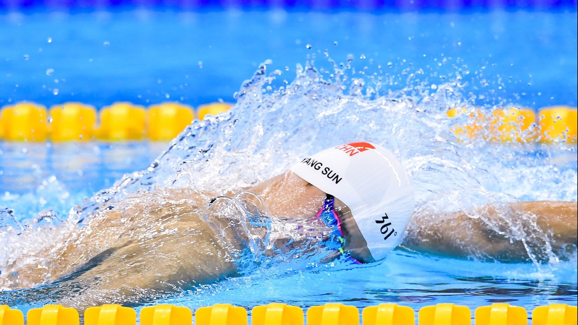 赛道与球场的双重奏,F1揭幕战悬念与猛龙轻取公牛